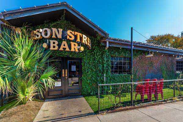 Local Neighborhood Content to Integrate a Lease-Up