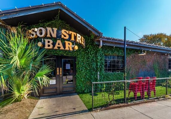 Local Neighborhood Content to Integrate a Lease-Up